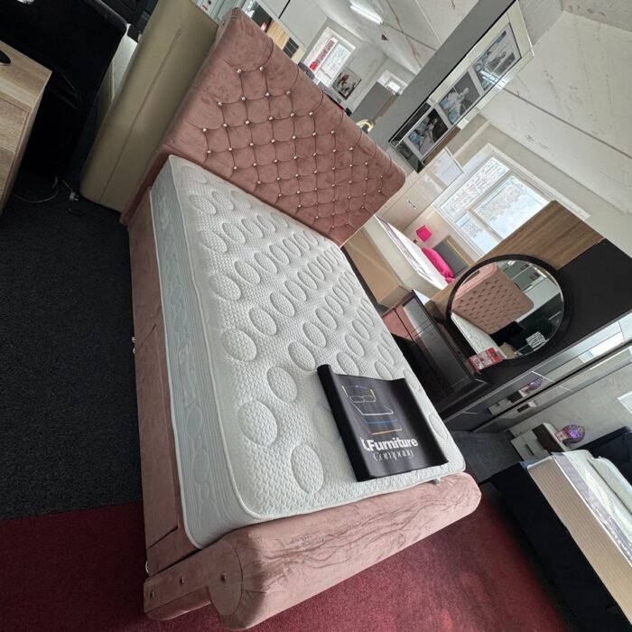 Westbury Scroll Bed2 Westbury Scroll Bed2