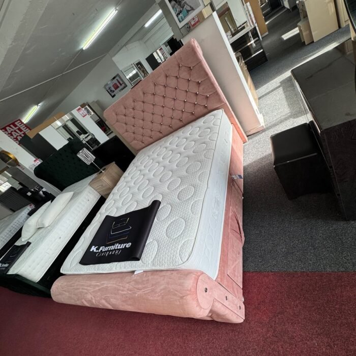 Westbury Scroll Bed3 Westbury Scroll Bed3